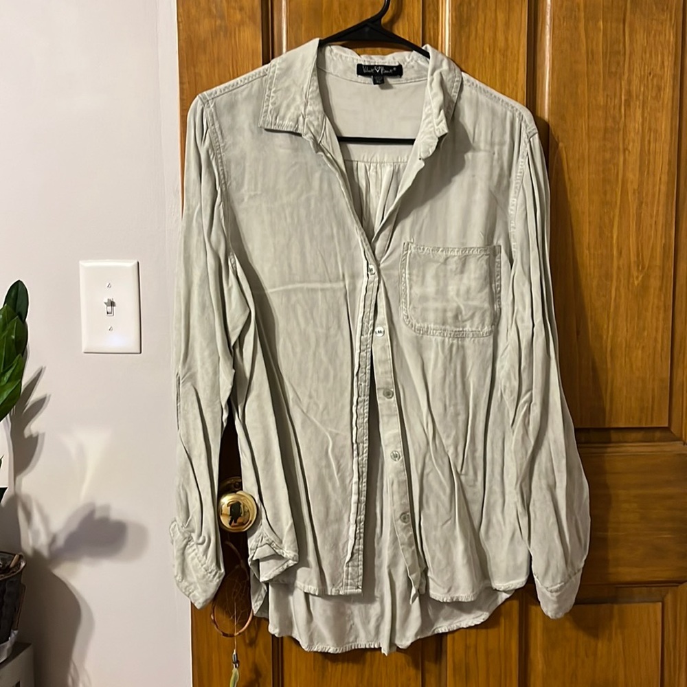 Women’s size extra large, long sleeve button down shirt